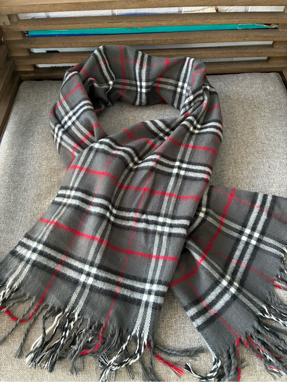 Royal Rossi 100% Cashmere Plaid Scarf Gray Black Red White Fringe size 29x80in